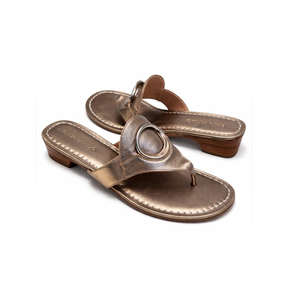 Bernardo Metallic Bronze Leather Thong Wedge Sandals Ring Detail Womens 9M